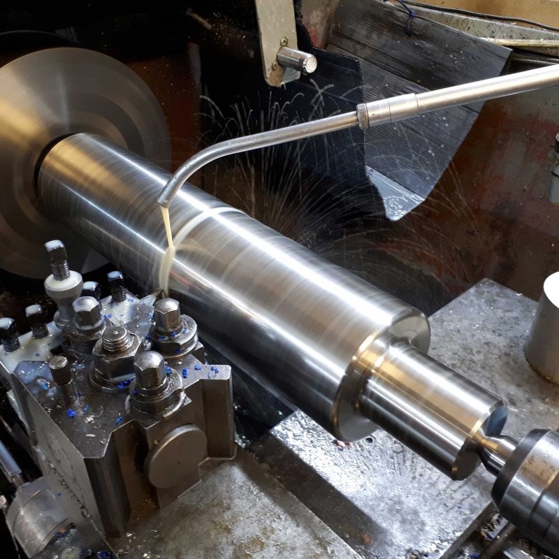 MANUAL-MACHINING-TURNING-DORCHESTER-DORSET-stainless-steel-roller-manually-machined-on-lathe