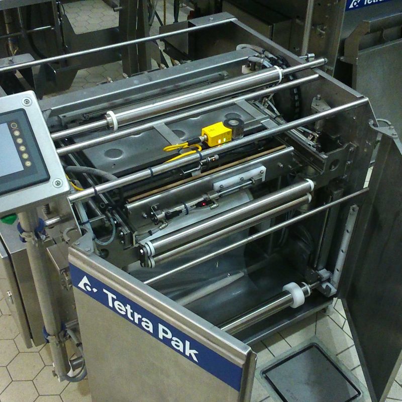 TETRA-PAK-BAG-MAKING-MACHINE-SERVICE-WORK-replacing-maintance-parts-to-ensure-correct-opperation-and-performance-of-machine